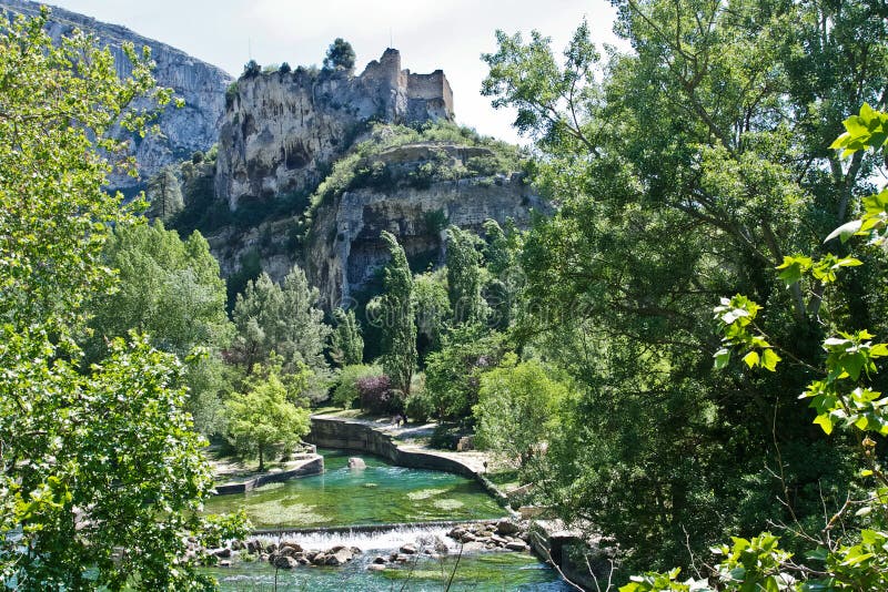 Fontaine-de-Vaucluse stock photo. Image of mountain, travel - 26307386
