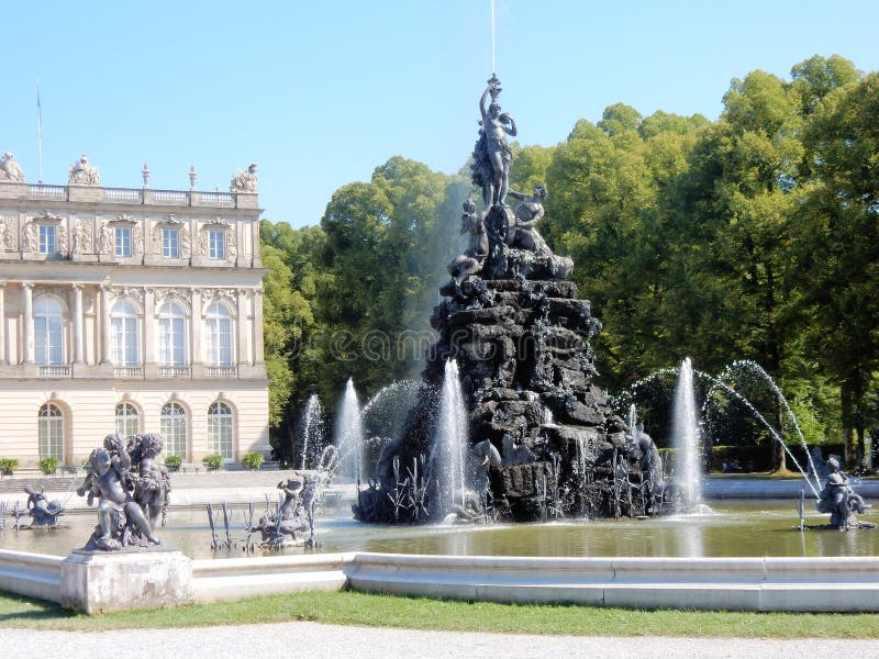 Palace of Herrenchiemsee - Fontains with romantic sculpture - Bavarian Versailles – Germany royalty free stock image Palace of Herrenchiemsee - Fontains with romantic sculpture - Bavarian Versailles – Germany royalty free stock image