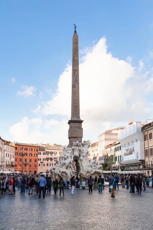 Fontana Dei Quattro Fiumi Na Piazza Navona W Rzym Obraz Stock Editorial ...