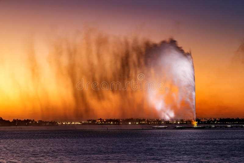 Fontana del ` s di re Fahd, anche conosciuta come la fontana di Jedda in Jedda, l'Arabia Saudita fotografia stock Fontana del ` s di re Fahd, anche conosciuta come la fontana di Jedda in Jedda, l'Arabia Saudita fotografia stock
