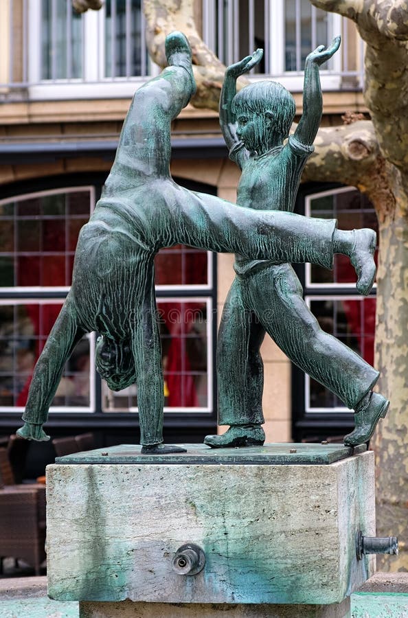 Fontana Di Radschlager a Dusseldorf, Germania Fotografia Stock ...