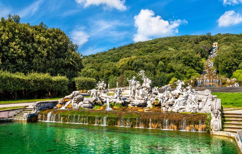 Fontana di Venere e Adone en Royal Palace de Caserta imagen de archivo Fontana di Venere e Adone en Royal Palace de Caserta imagen de archivo