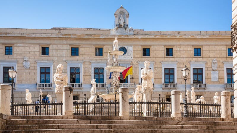 Fontana pretoria sulla piazza Pretoria a Palermo fotografie stock Fontana pretoria sulla piazza Pretoria a Palermo fotografie stock