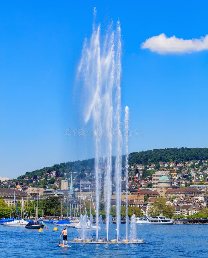Fontana sul lago Zurigo in Svizzera