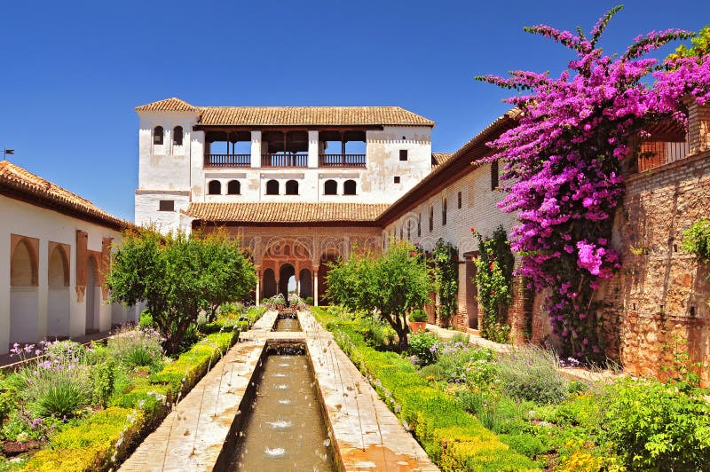 Fontanna i ogródy w Alhambra pałac, Granada, Andalusia, Hiszpania zdjęcie royalty free Fontanna i ogródy w Alhambra pałac, Granada, Andalusia, Hiszpania zdjęcie royalty free