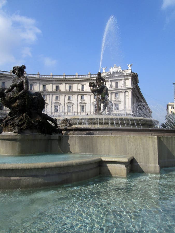 Fontanna najady lokalizować w centrum piazza della Repubblica w Rzym obraz royalty free Fontanna najady lokalizować w centrum piazza della Repubblica w Rzym obraz royalty free