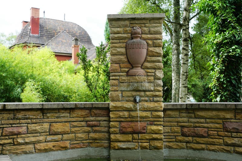 Fontanna przy cmentarzem crematorium w tuttlingen zdjęcia stock Fontanna przy cmentarzem crematorium w tuttlingen zdjęcia stock