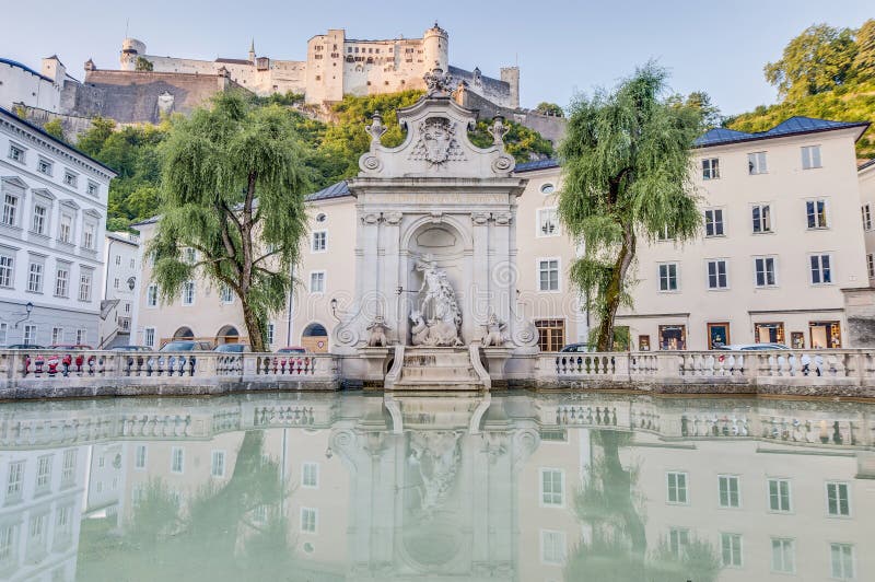 Fonte boa do cavalo em Salzburg, Áustria imagens de stock royalty free Fonte boa do cavalo em Salzburg, Áustria imagens de stock royalty free