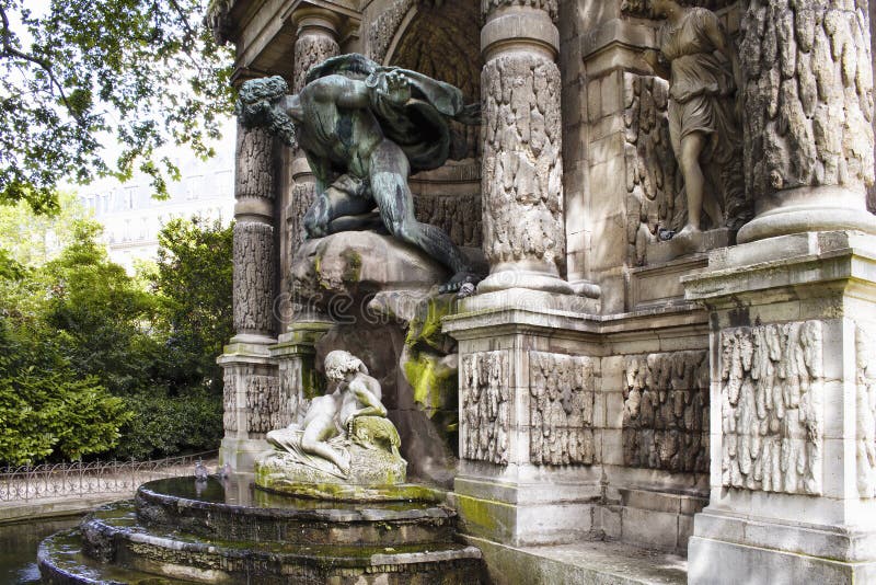 Fonte de Medici & x28; Fontaine Medicis& x29; imagem de stock Fonte de Medici & x28; Fontaine Medicis& x29; imagem de stock