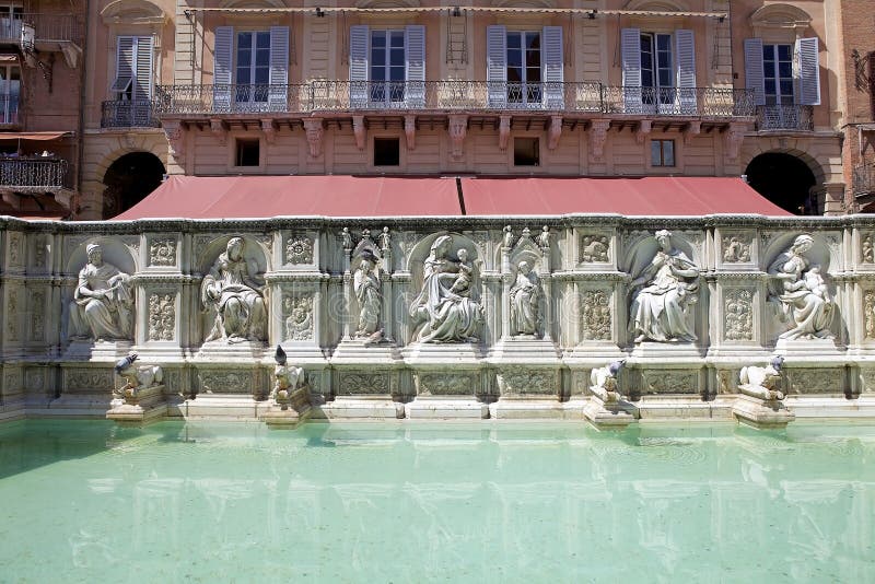 Fonte Gaia, Siena, Toscanië, Italië stock foto's Fonte Gaia, Siena, Toscanië, Italië stock foto's