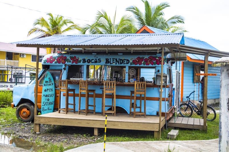 Foodtruck variopinto nel del Toro, Panama di Bocas fotografia stock Foodtruck variopinto nel del Toro, Panama di Bocas fotografia stock