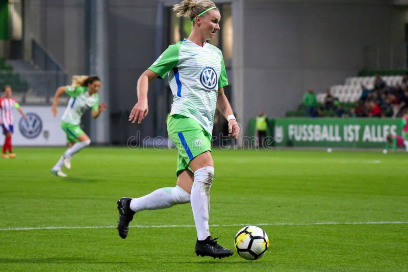 Footballer féminin Alexandra Popp dans l'action pendant la ligue des championnes des femmes de l'UEFA