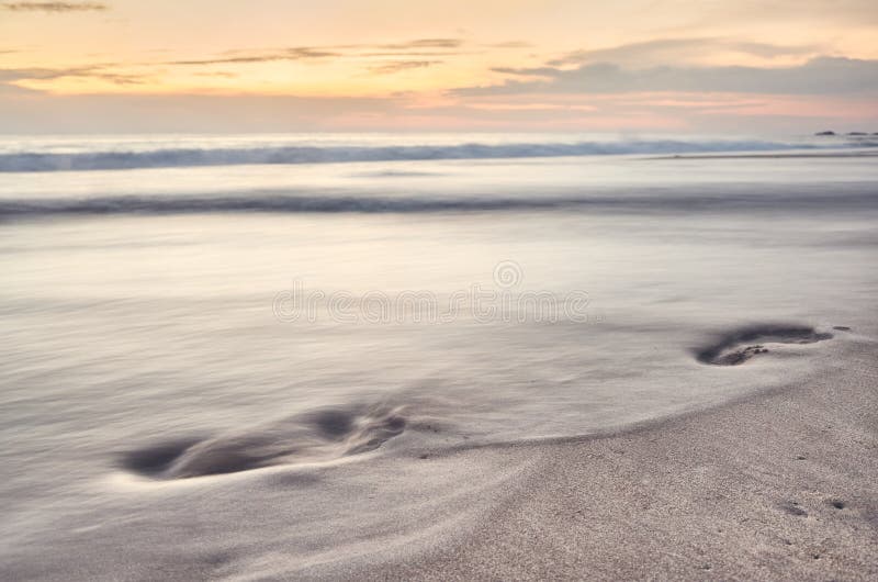 Ocean Wave Wash Away Footprints Photos Free Royalty Free Stock Photos From Dreamstime