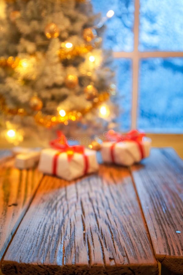 Fora da árvore de Natal do foco para a montagem seus produtos foto de stock Fora da árvore de Natal do foco para a montagem seus produtos foto de stock