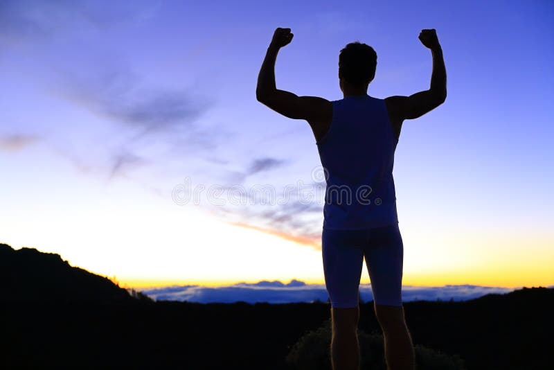 Force - fléchissement fort d'homme de forme physique de succès image libre de droits Force - fléchissement fort d'homme de forme physique de succès image libre de droits
