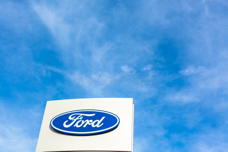 Logo Ford với những đường nét tinh tế và mạnh mẽ sẽ khiến bạn phải ngưỡng mộ. Bắt đầu từ ngày hôm nay, hãy cùng khám phá những chi tiết độc đáo và thú vị của truyền thống xe hơi Mỹ.