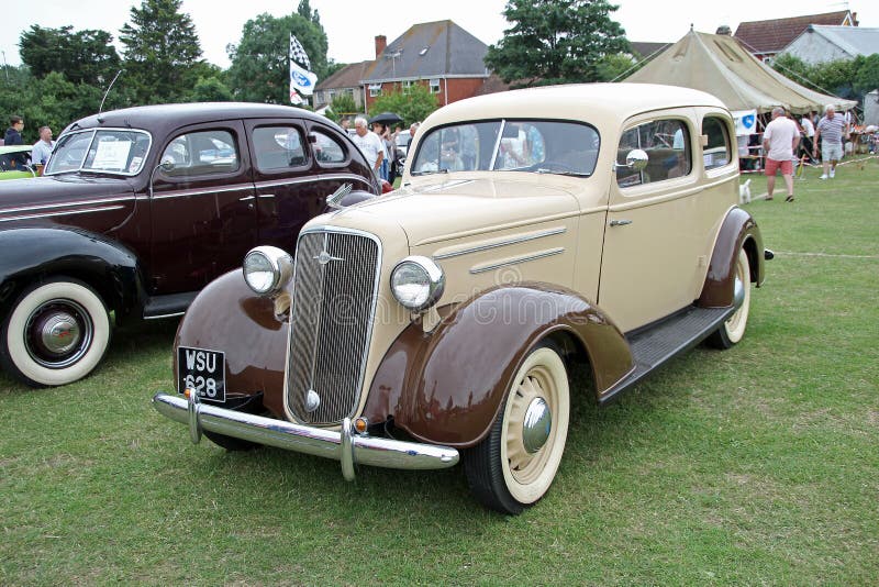 Ford de lujo y obras clásicas del vintage de Chevrolet fotos de archivo Ford de lujo y obras clásicas del vintage de Chevrolet fotos de archivo