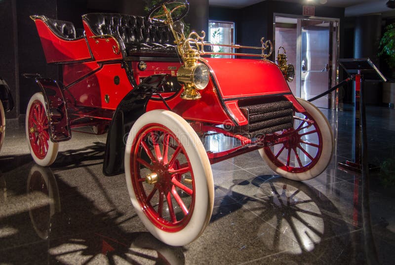 1903 Ford Model een AchterdieIngang Tonneau in Blackhawk-Museum wordt voorgesteld Ca De V.S. stock fotografie 1903 Ford Model een AchterdieIngang Tonneau in Blackhawk-Museum wordt voorgesteld Ca De V.S. stock fotografie