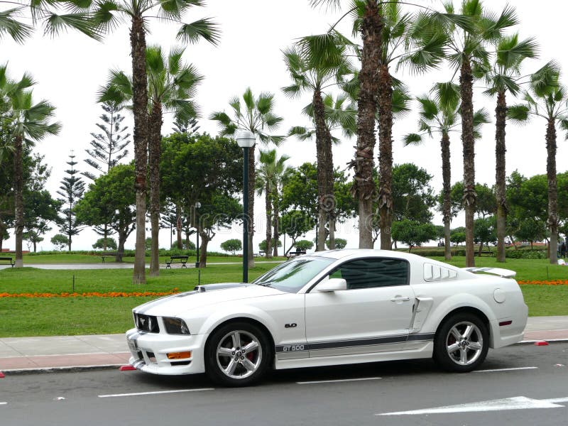  Ford Mustang GT5      Parqueado En Miraflores, Lima Imagen de archivo editorial