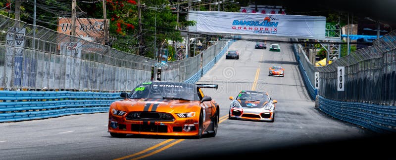 Ford-Mustangautorennen auf Rennbahn in Bangsaen Grand Prix 2018 nahe Bangsaen-Strand in Thailand stockbild Ford-Mustangautorennen auf Rennbahn in Bangsaen Grand Prix 2018 nahe Bangsaen-Strand in Thailand stockbild