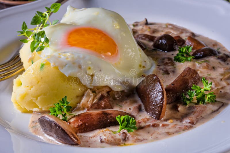 Forest mushroom sauce with fresh mushrooms, potato and poached. Nutrition, cream.