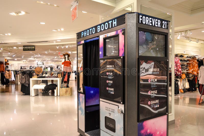 Man Took Photos of Woman Inside Times Square Forever 21 Fitting