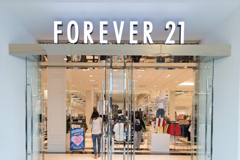 Forever 21 Clothing Store in New York City. Editorial Stock Image - Image  of clothing, fashion: 124489539