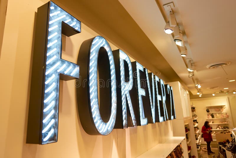 Forever 21 Storefront In Times Square Nyc Stock Photo - Download Image Now  - Forever 21, 2015, Adult - iStock