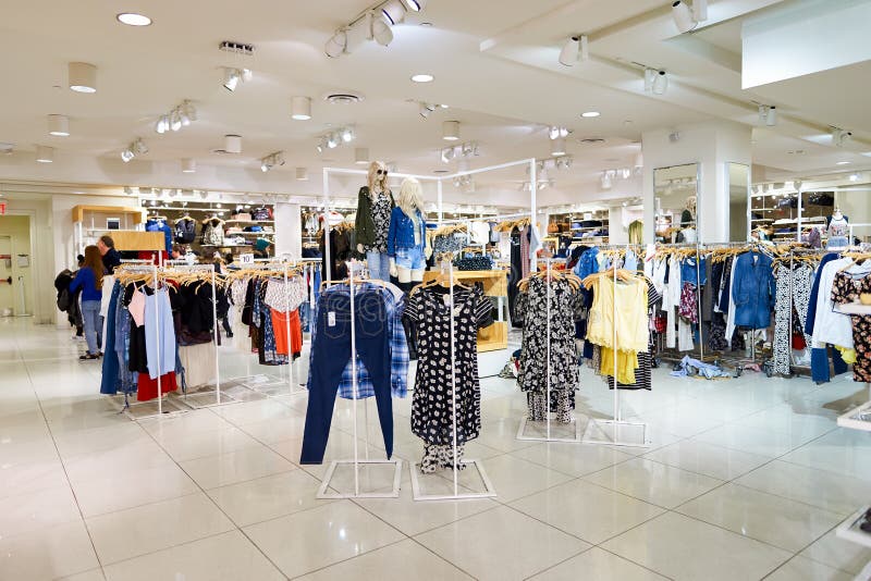 Forever 21 store editorial stock image. Image of centre - 104541164