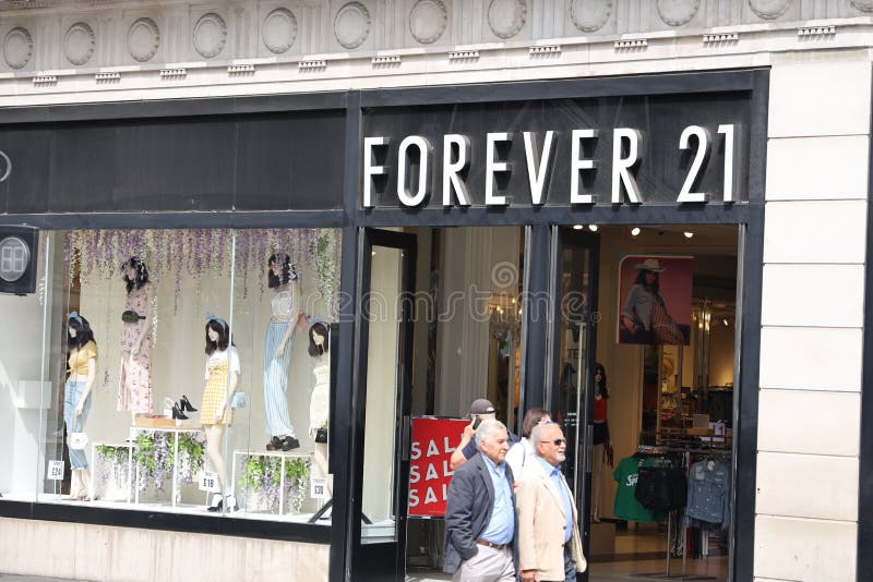 Forever 21 Clothing Store in New York City. Editorial Stock Image - Image  of clothing, fashion: 124489539