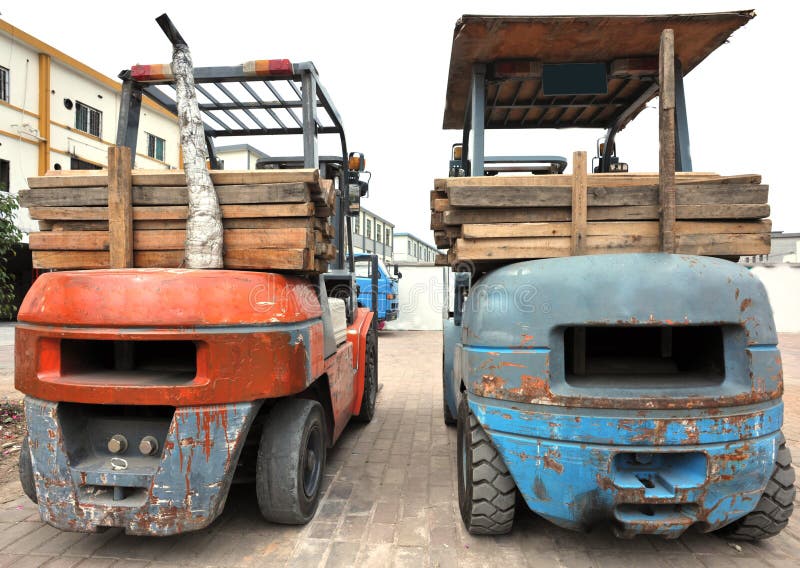 forklift δύο στοκ φωτογραφίες forklift δύο στοκ φωτογραφίες