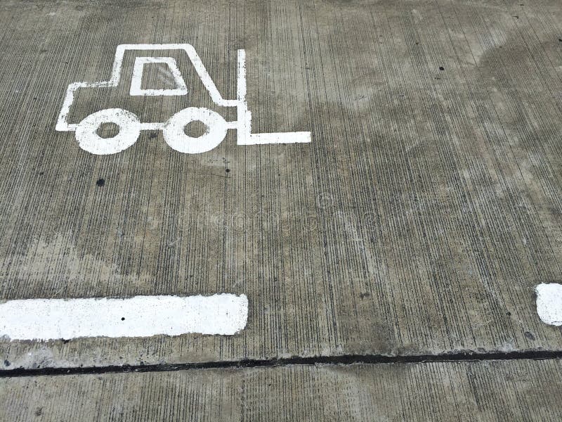 Forklift πάροδος στοκ φωτογραφίες με δικαίωμα ελεύθερης χρήσης Forklift πάροδος στοκ φωτογραφίες με δικαίωμα ελεύθερης χρήσης