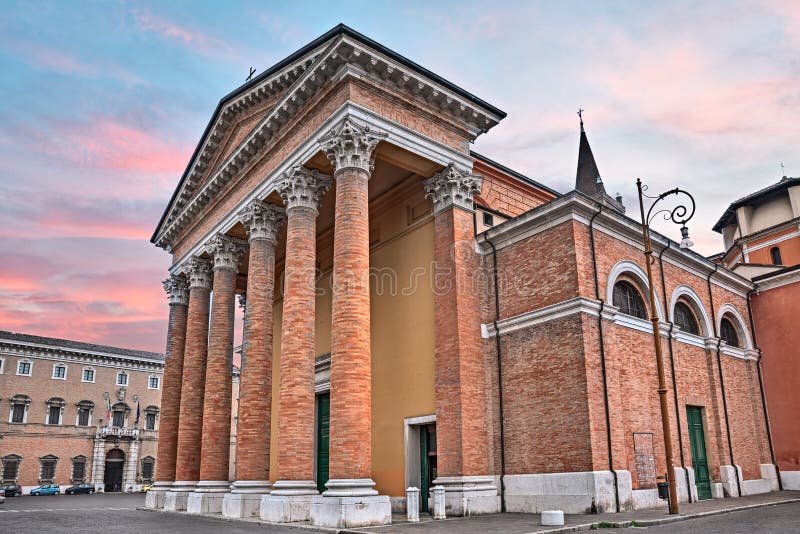 Forli, Emilia Romagna, Italia: catedral de Santa Croce foto de archivo Forli, Emilia Romagna, Italia: catedral de Santa Croce foto de archivo