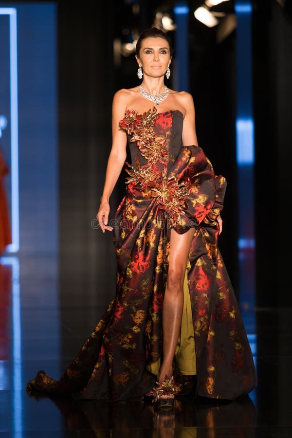 Forma de Fashionist justa imagens de stock Forma de Fashionist justa imagens de stock