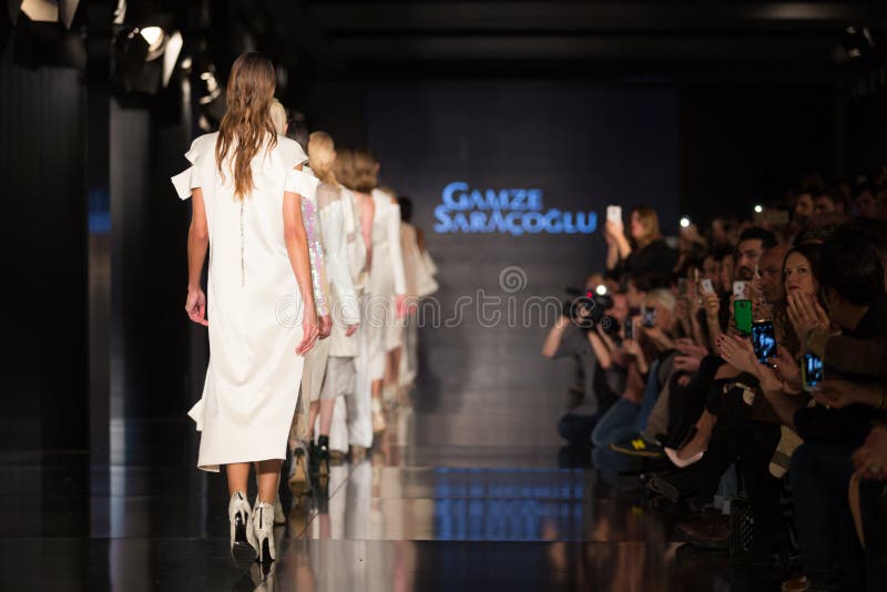Forma de Fashionist justa imagem de stock Forma de Fashionist justa imagem de stock