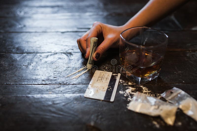 Forma de vida perjudicial de la adicción al alcohol de la cocaína fotografía de archivo Forma de vida perjudicial de la adicción al alcohol de la cocaína fotografía de archivo