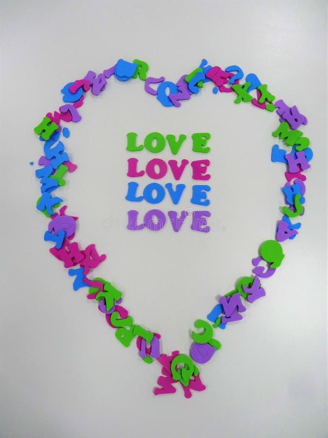 Forma do coração do espaço das letras para escrever a mensagem do amor imagem de stock royalty free Forma do coração do espaço das letras para escrever a mensagem do amor imagem de stock royalty free