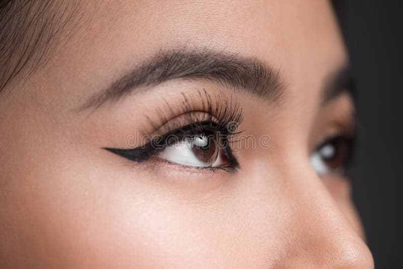 Forma perfecta de cejas Tiro macro hermoso de los wi femeninos del ojo imagen de archivo libre de regalías Forma perfecta de cejas Tiro macro hermoso de los wi femeninos del ojo imagen de archivo libre de regalías