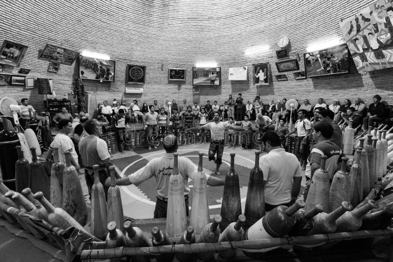 Allenamento al Club Saheb A Zaman Zurkhaneh fotografia stock libera da diritti