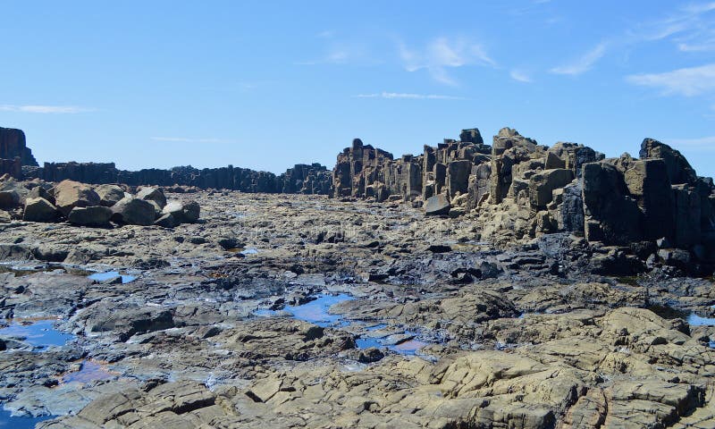 Formations rocheuses près du siège bombo nouvelle galles du sud. Formations rocheuses à bombo sur la côte sud de nsw en australie.
