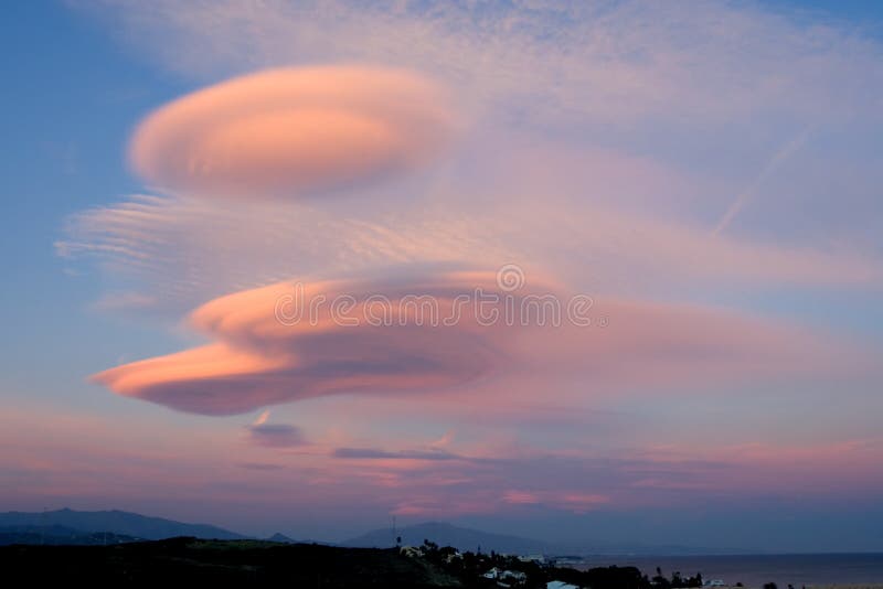 Formazioni rotonde uniche della nube in Spagna fotografia stock