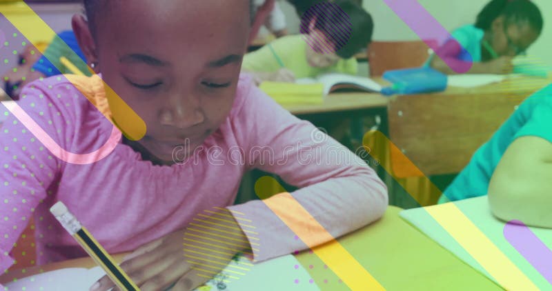 Formes colorées animation sur les enfants étudiant en classe clips vidéos