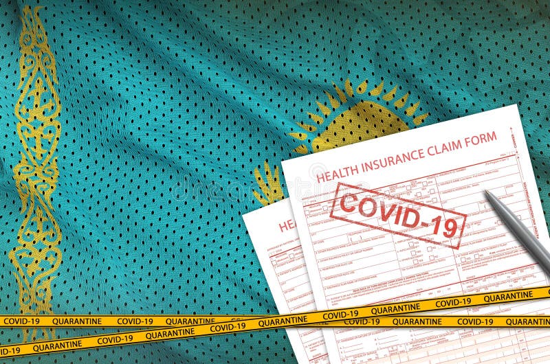 Formularz wniosku o przyznanie bandery i ubezpieczenia zdrowotnego kazachstanu z pieczęcią covid19. koncepcja wirusa koronavirus l ilustracja wektor