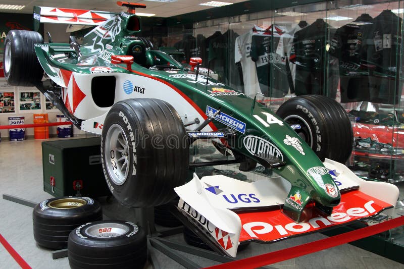 Formule 1 raceauto in het museum van automobiele sporten in het Olympische Park van Sotchi royalty-vrije stock fotografie Formule 1 raceauto in het museum van automobiele sporten in het Olympische Park van Sotchi royalty-vrije stock fotografie