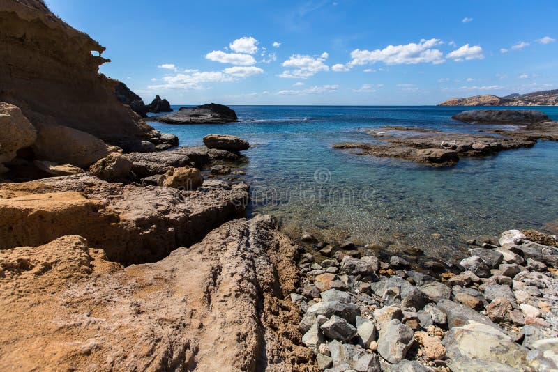 Forno de secagem do ¡ de Ð dos Milos ilha, Mar Egeu, Grécia nave imagens de stock royalty free Forno de secagem do ¡ de Ð dos Milos ilha, Mar Egeu, Grécia nave imagens de stock royalty free