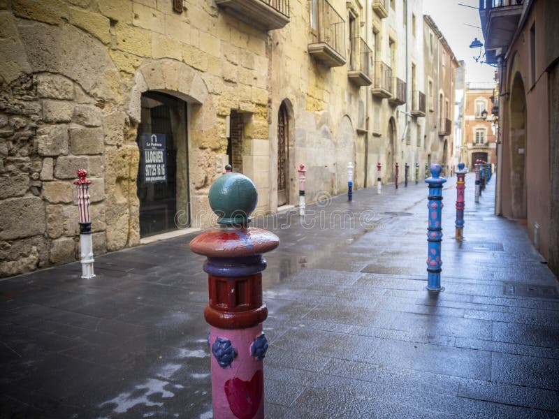 Forntida gatasikt i historisk mitt av Tarragona arkivfoton Forntida gatasikt i historisk mitt av Tarragona arkivfoton
