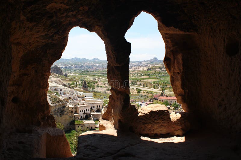 Forntida grottastad av Cavusin i Cappadocia, Turkiet fotografering för bildbyråer Forntida grottastad av Cavusin i Cappadocia, Turkiet fotografering för bildbyråer