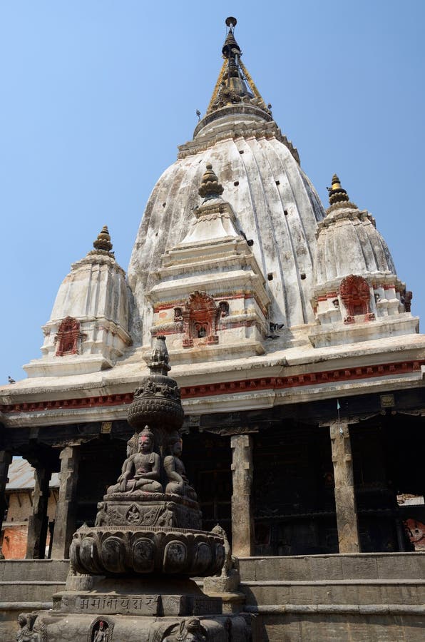 Forntida hinduisk tempel på den Khokana Newari byn, Nepal royaltyfri foto Forntida hinduisk tempel på den Khokana Newari byn, Nepal royaltyfri foto