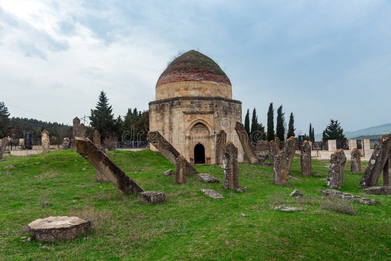 Forntida mausoleum och kyrkogård, Yeddi Gumbez komplex, Shamak arkivbild Forntida mausoleum och kyrkogård, Yeddi Gumbez komplex, Shamak arkivbild