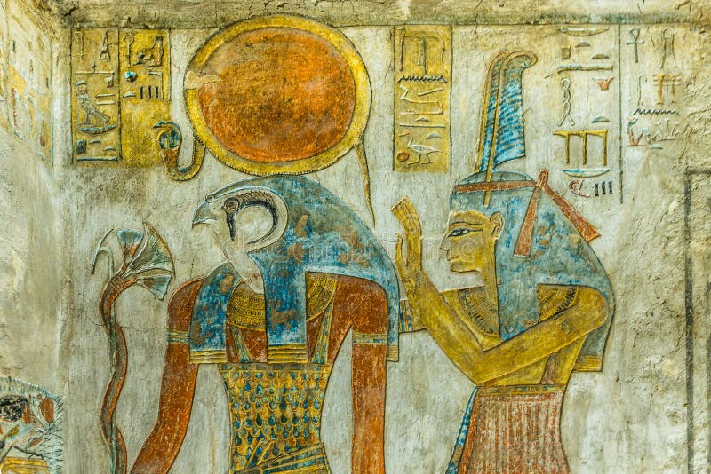 Forntida målning av de egyptiska gudrommarna och Maaten i en gravvalv